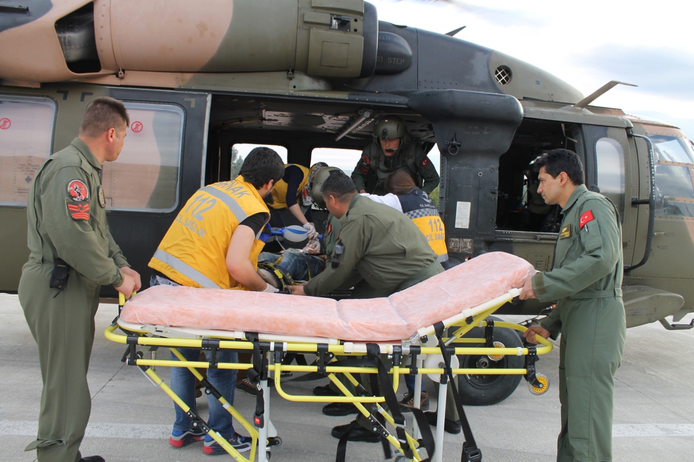 Ağır yaralı çocuk, helikopterle hastaneye kaldırıldı Ağır yaralı çocuk, helikopterle hastaneye kaldırıldı